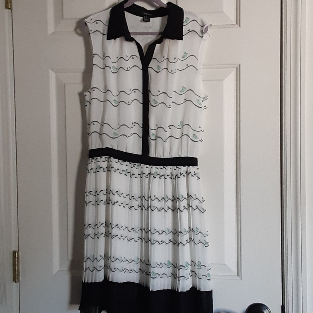 ❤3/$20 sale Forever 21 Dress with Pleated Skirt